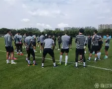 形容足球队员拼搏精神